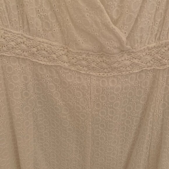 WHITE EYELET SUMMER DRESS, V-NECK, BY R & K ORIGINALS, NEW WITHOUT TAGS - Picture 7 of 12